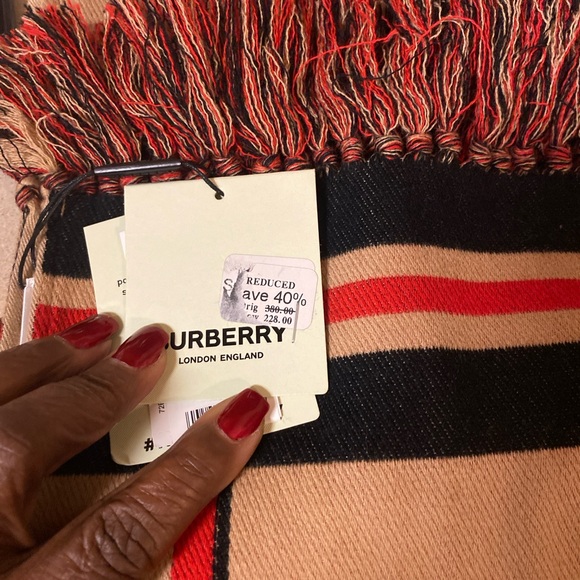 NWT 100% Authentic Burberry Football
Logo Icon Stripe Scarf - Picture 9 of 9